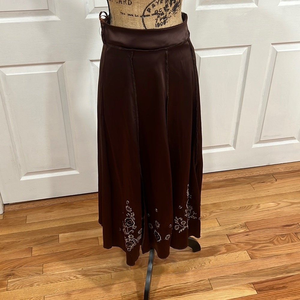 Long brown satin skirt. - Picture 11 of 12